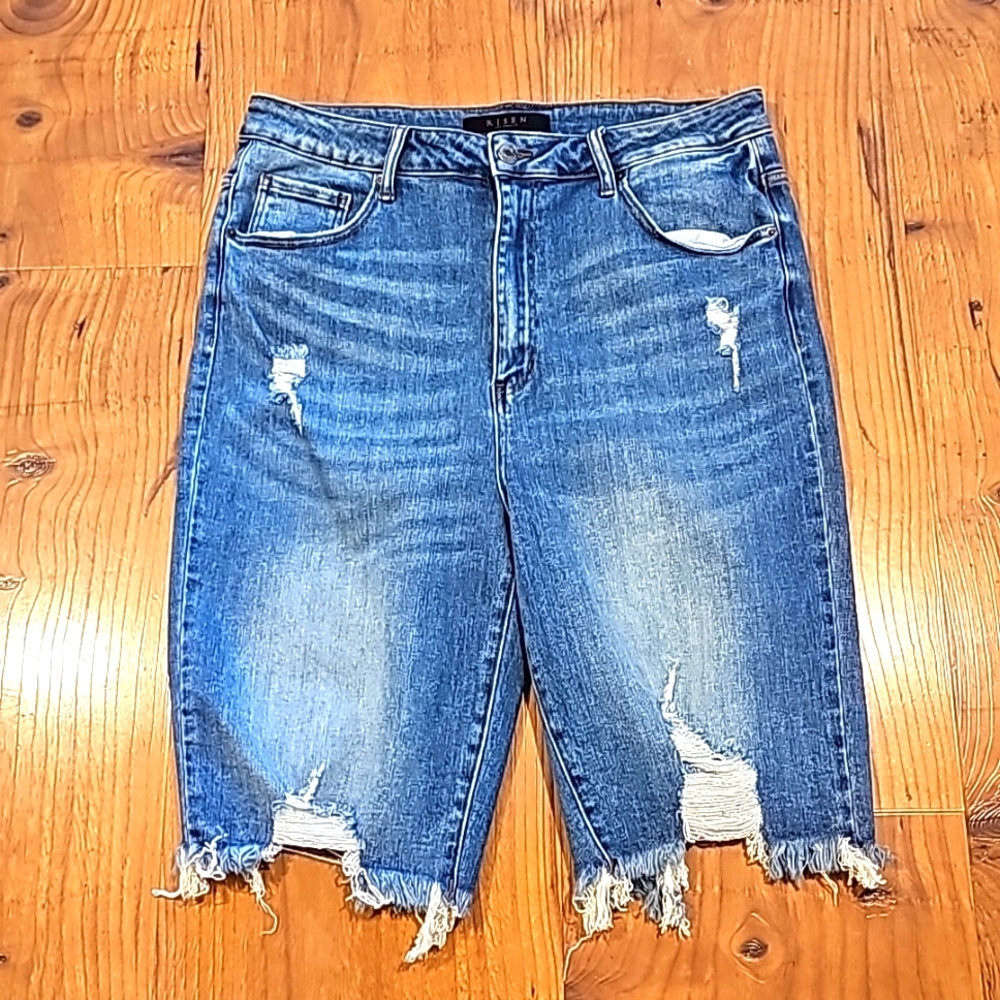 Never Worn Risen Bermuda Short